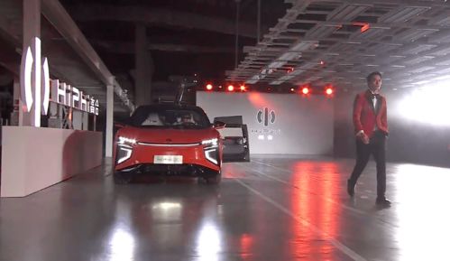 跨界營銷新典范 高合汽車聯(lián)動Scabal工廠走秀，重構(gòu)汽車銷售體驗